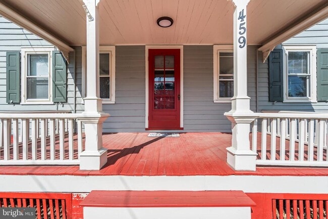 Primary Photo - 459 Main St