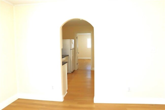 Building Photo - 535 W Vaughan St