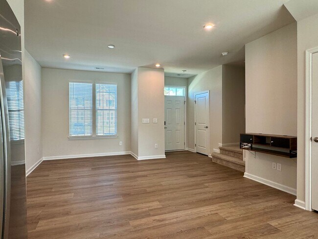 Building Photo - 4914 Crossley St