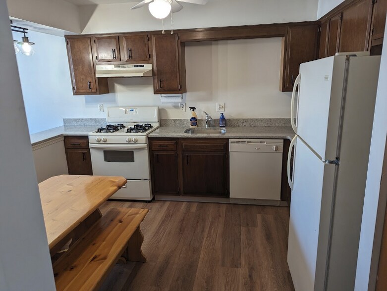 Building Photo - 77 Sandybrook Dr