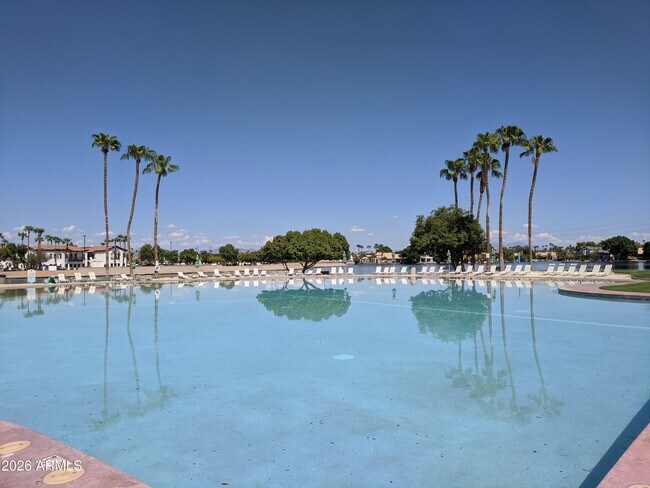 Building Photo - 1321 N Jamaica Way