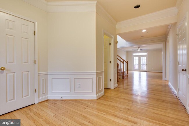 Building Photo - 8627 Trail View Dr