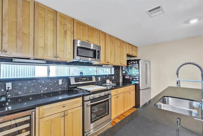 Building Photo - 918 Ruthven Street, Houston, TX 77019 - 2 ...