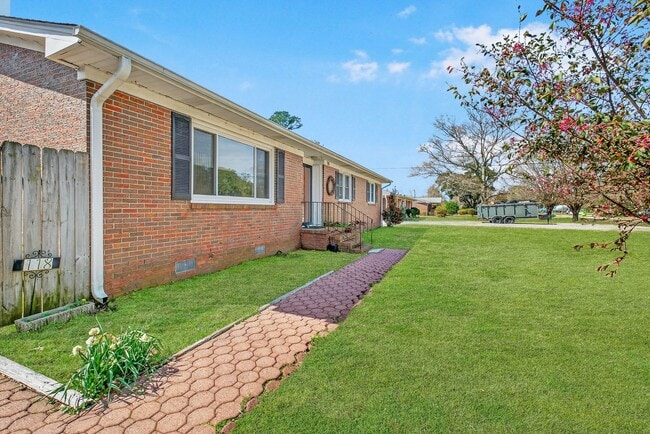 Building Photo - 118 Jamaica Dr