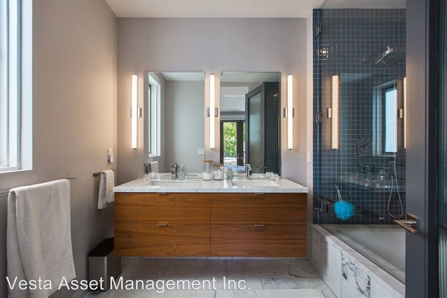 Building Photo - 2311 19th St