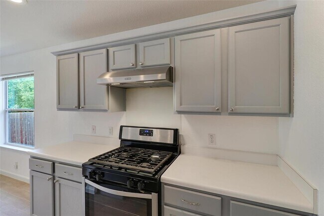 Building Photo - 15003 Chamberlain Ct