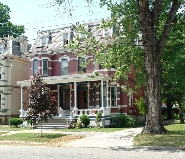 Primary Photo - 328 W 6th St