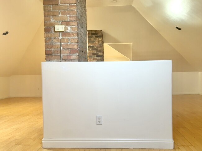 Building Photo - 517 E 500 S