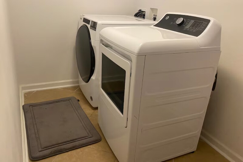 Building Photo - 1725 Hudson Rd