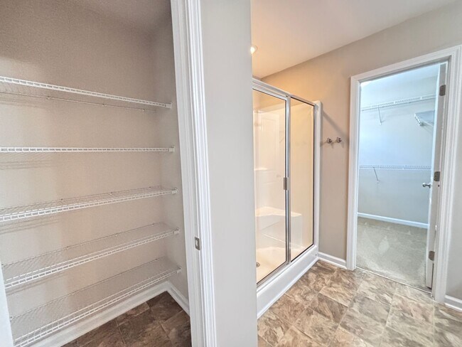 Building Photo - Modern 2-Bedroom Suite Home Near Hospitals...