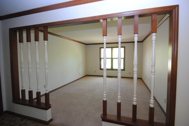 Building Photo - Spacious Rental in Sherwood