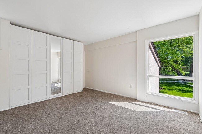 Building Photo - 11273 Skilift Ct