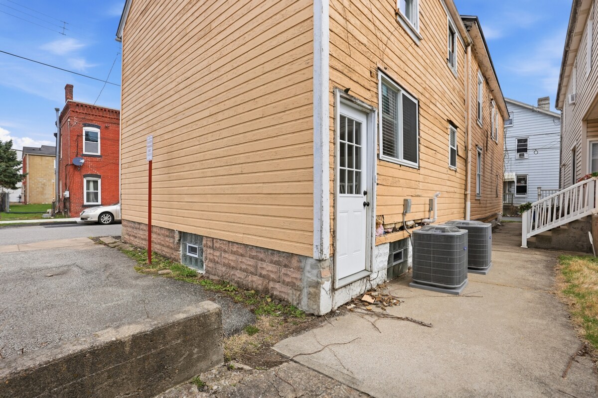 Building Photo - 437 5th St