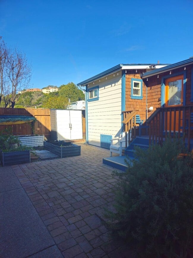 Building Photo - 229 Moana Pl