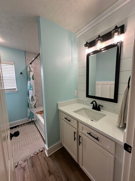 Building Photo - 1008 Hunt Ct W