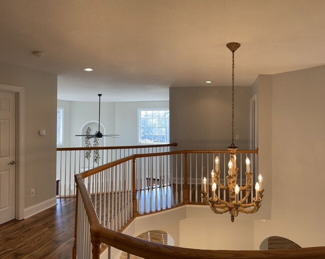 Building Photo - Spacious home with tons of upgrades! 4 Bedrooms/3.5 bathrooms