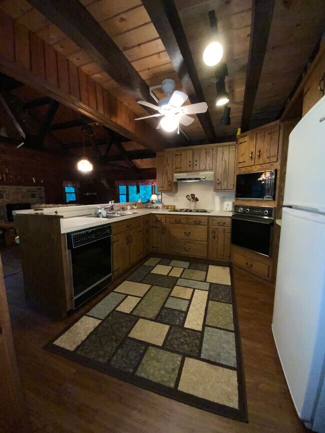 Building Photo - 88 Fox Rd