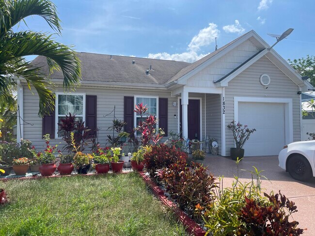Building Photo - 1832 SW Cameo Blvd
