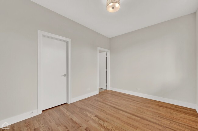 Building Photo - 4605 S St Lawrence Ave