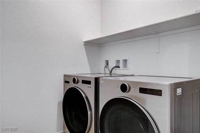 Building Photo - 237 Callen Falls Ave