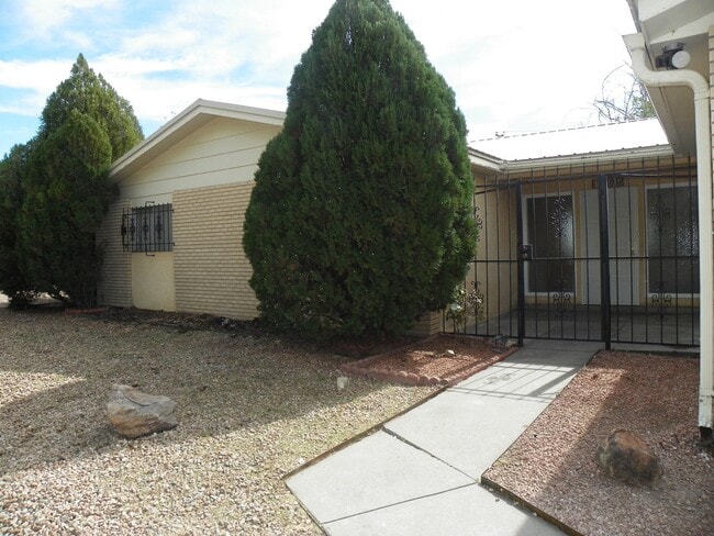 Building Photo - 11408 Lexington Ave NE