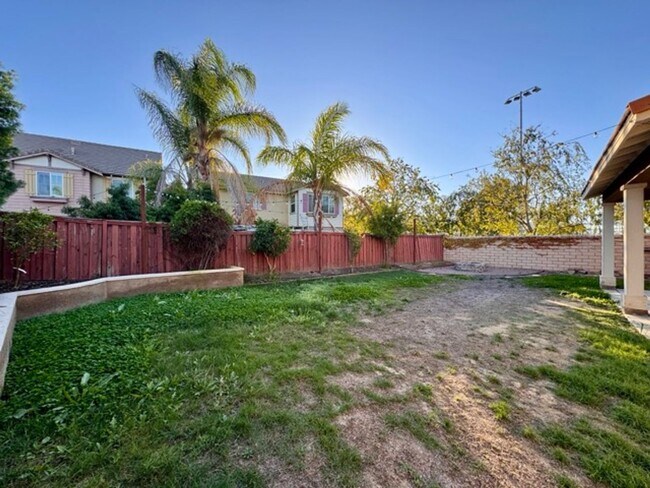 Building Photo - Beautiful Redhawk home located directly ac...