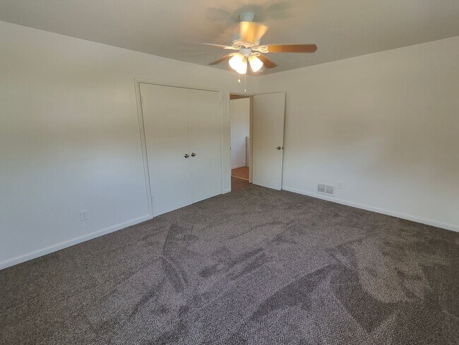 Building Photo - 6 W 1400 S