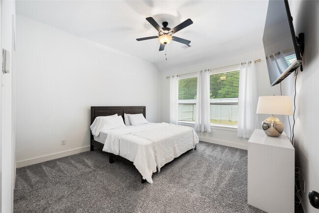 Building Photo - 10636 Wild Chives