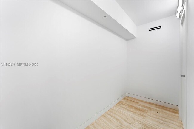 Building Photo - 5900 Collins Ave