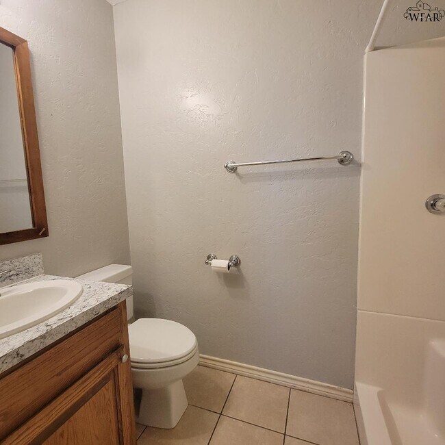 Building Photo - 4444 Phillips Dr