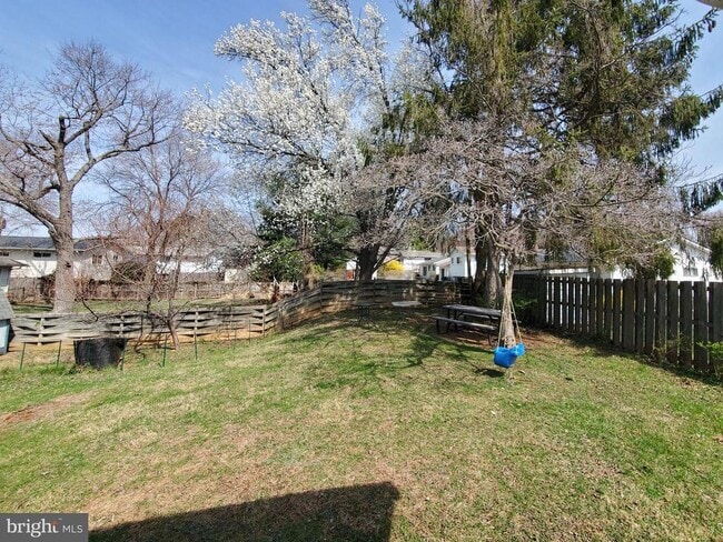 Building Photo - 702 W Edmonston Dr