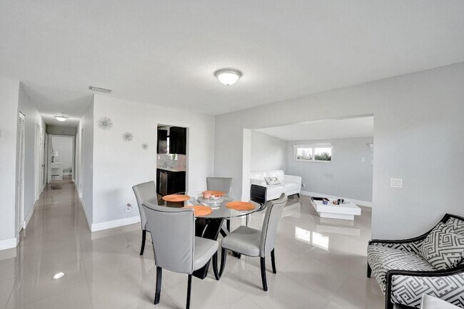 Building Photo - 3322 McKinley St