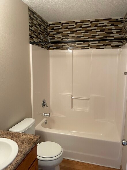 Building Photo - 386 NE Olivewood