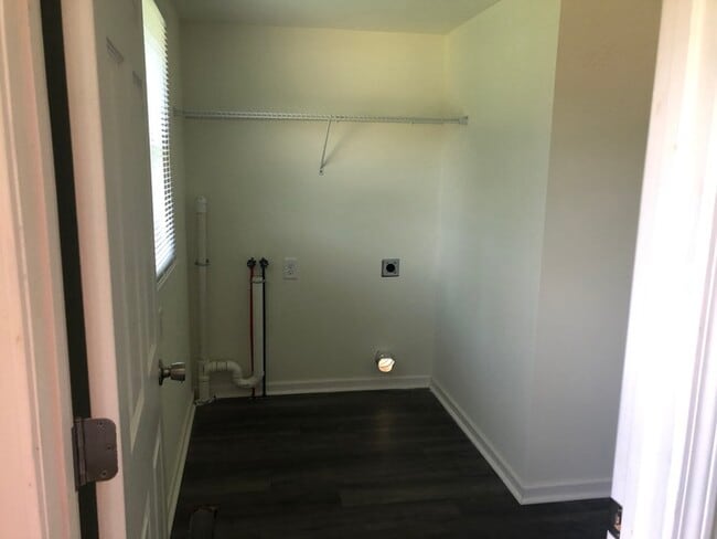 Building Photo - 126 Eden St NW