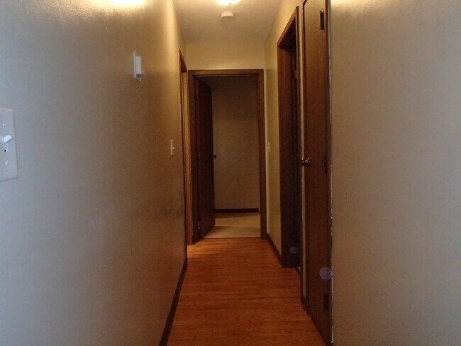 Building Photo - 2220 Valleyhigh Dr NW