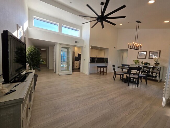 Building Photo - 240 Nice Ln