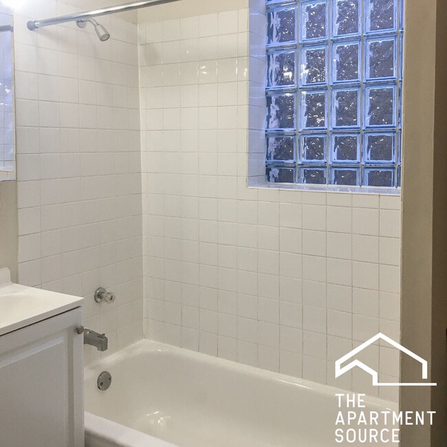 Building Photo - 2890 N Clark St