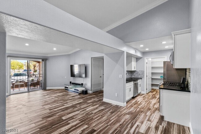 Building Photo - 7885 W Flamingo Rd
