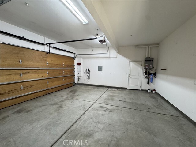 Building Photo - 66 Diamond Flats