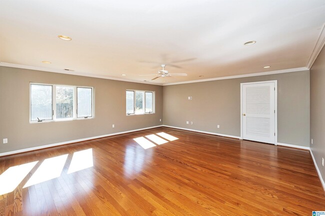 Building Photo - 2005 Chestnut Rd