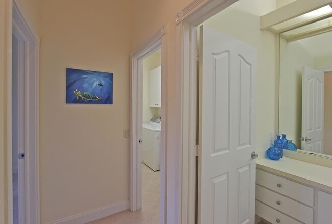 Building Photo - 200 S Hampton Dr