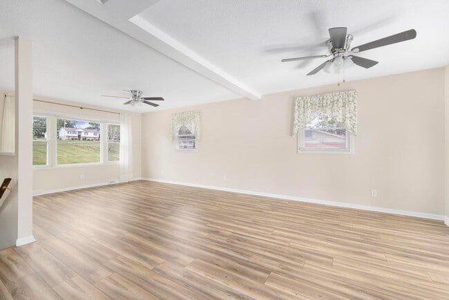 Building Photo - 130 Greenmeadow Ln