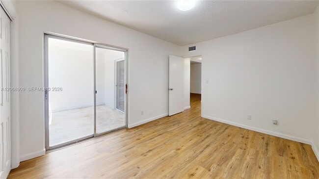 Building Photo - 2463 Coral Wy