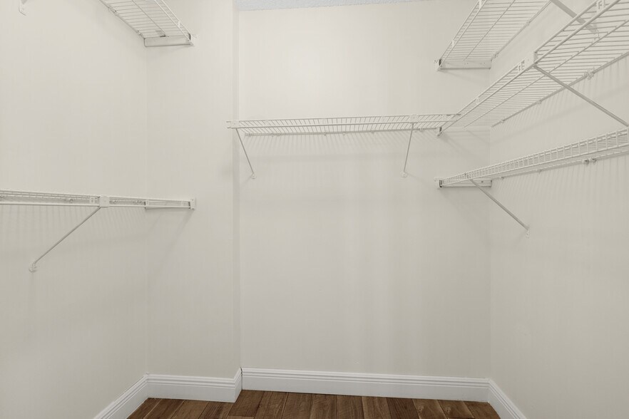 Master Bedroom Walk-In Closet # 2 - 3940 Inverrary Blvd