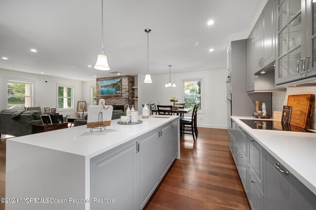 Building Photo - 300 Monmouth Rd