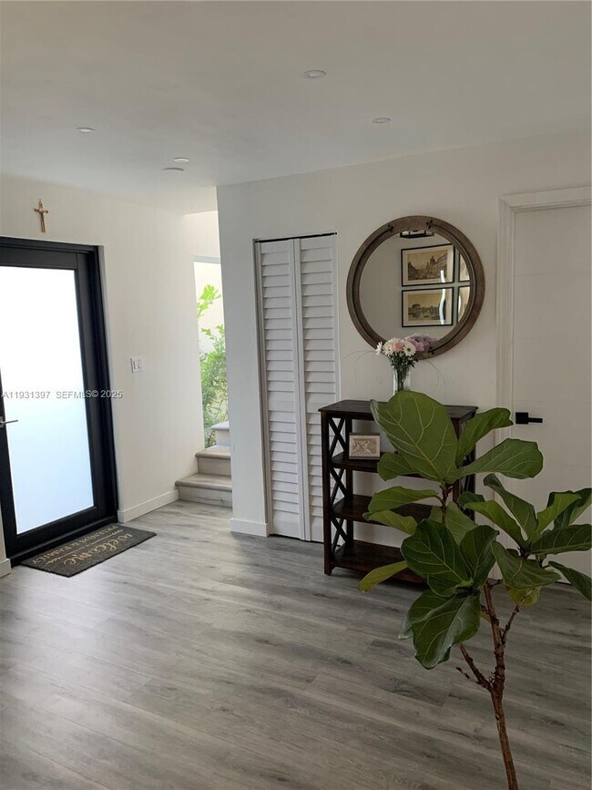 Building Photo - 6604 SW 114th Ave