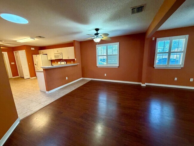 Building Photo - Close to Pier Park, Palmetto Trace HOA community with pool