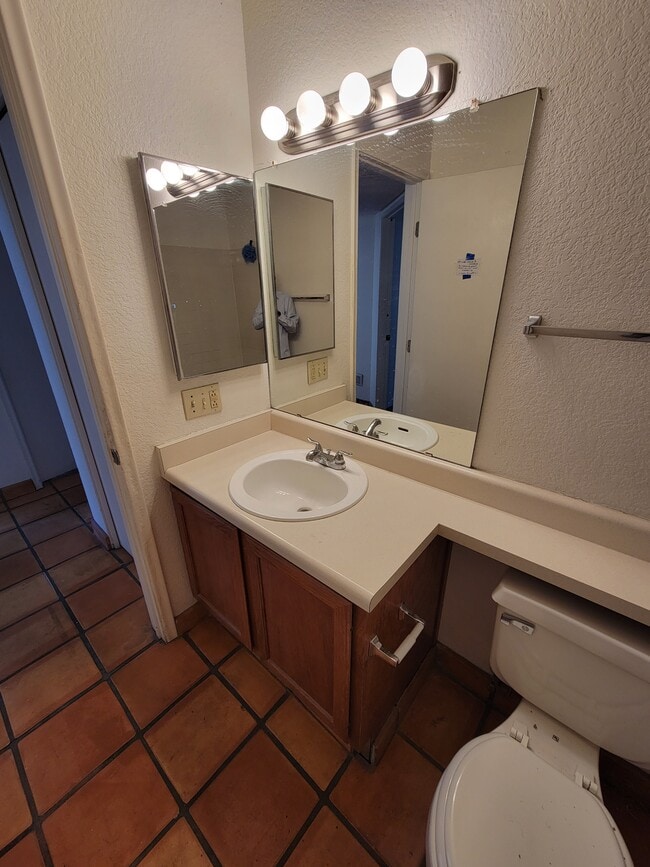 Building Photo - 9975 E Gray Hawk Dr