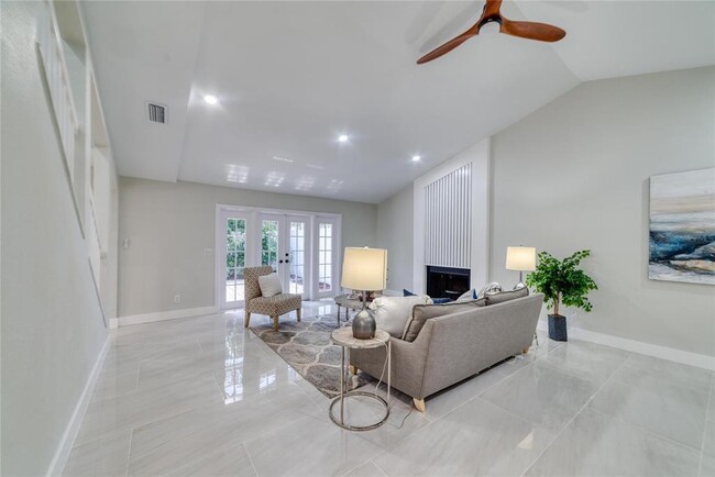 Building Photo - 15722 GardenSide Ln