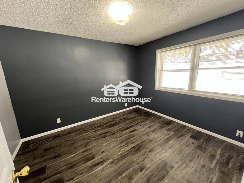 Building Photo - 9371 Country Dr